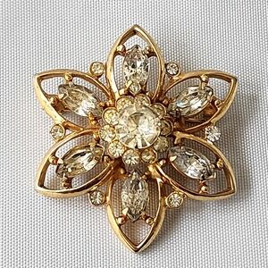 Kramer of New York Rhinestone Brooch‎ Flower Pin Gold Tone Vintage Collectible